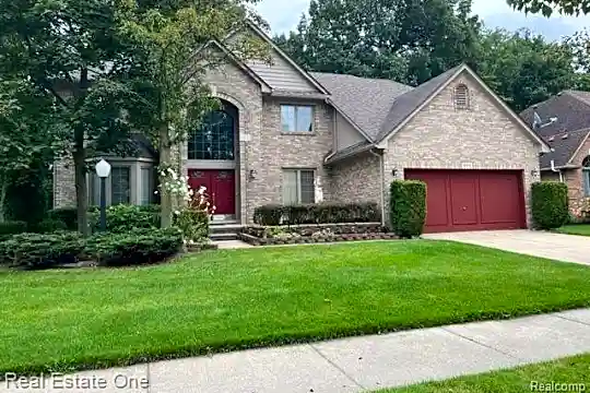 809 Grovecrest Photo 2