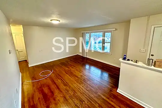 1702 Main St SW Photo 2