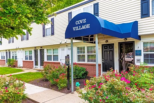 Cove Village Townhomes Photo 2