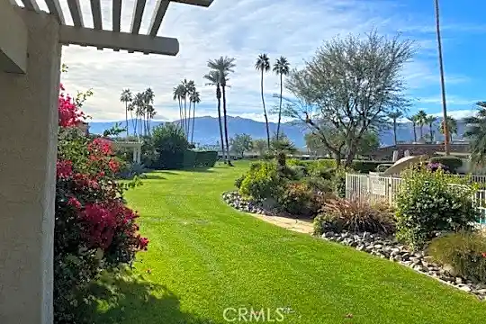 5 Stanford Dr Photo 1