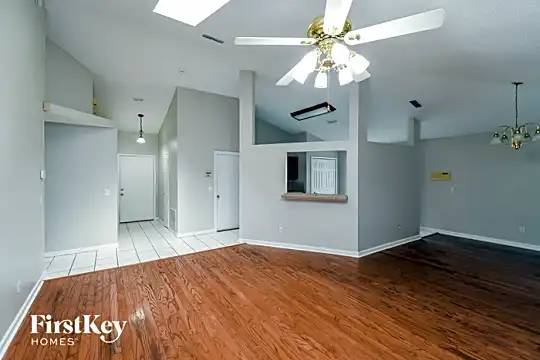 3500 Wentworth Circle West Photo 2