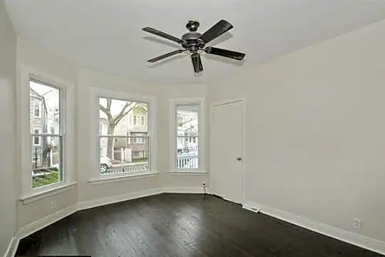 Living Room 2.jpg