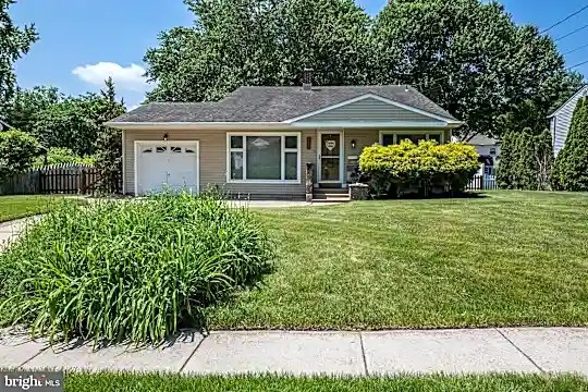 1543 S Bowling Green Dr Photo 2