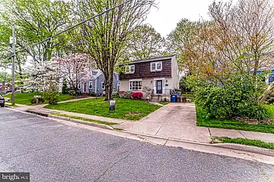 2824 Marshall St Photo 2