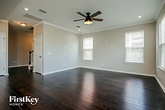 437 Northern Red Oak Drive Photo 2
