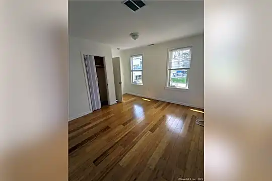 67 Mead St Photo 1