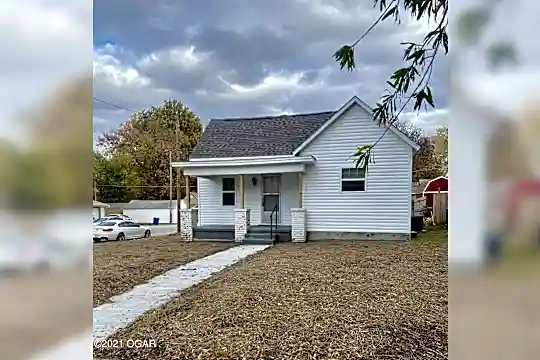 1801 S Jackson Ave Photo 2