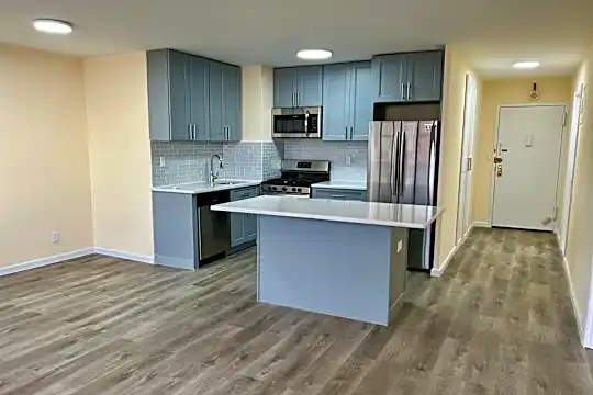 270 Marin Blvd #18T Photo 2