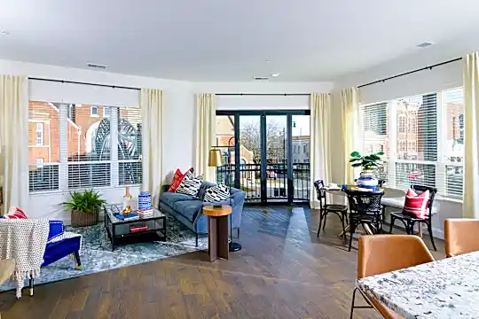 Luxe 23 Photo 2