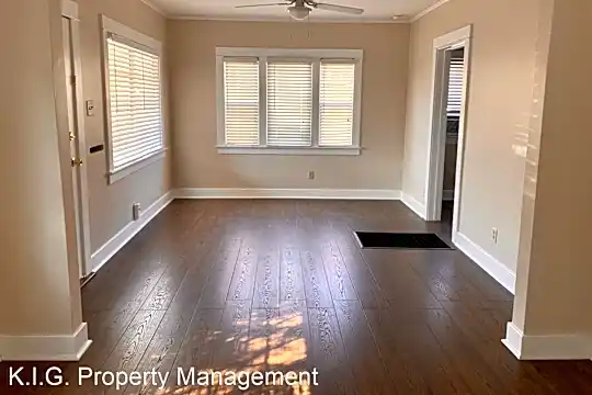 2840 S Harcourt Ave Photo 2