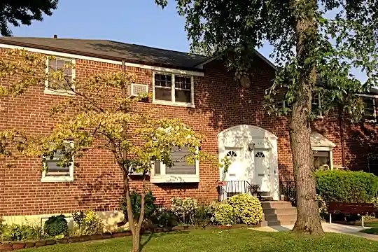 Deepdale Gardens Apartments Photo 1