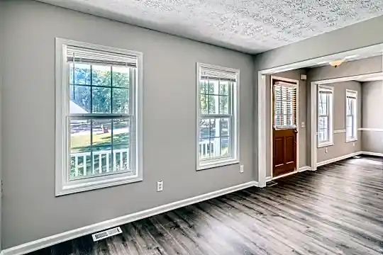 401 Breeze Way Photo 2