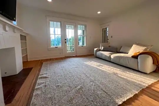 528 Fellows Ave Photo 2