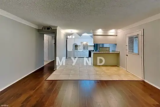 1126 Nancy Ln Photo 2