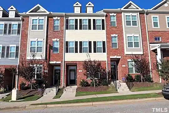 1006 Gateway Commons Cir Photo 1