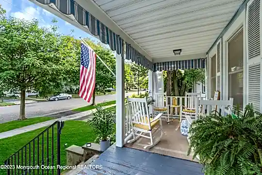 1224 7th Ave #FRONT Photo 2
