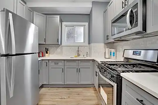 111 Columbus Pl Photo 2