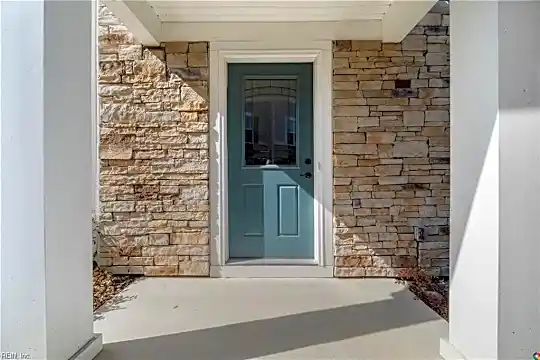 512 Clara Ln Photo 2