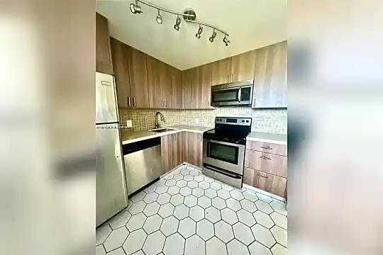 3101 N Country Club Dr #603 Photo 2