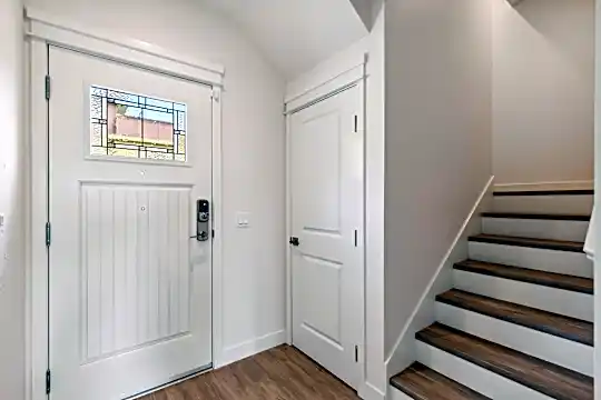 601 Lexington Ave Photo 1
