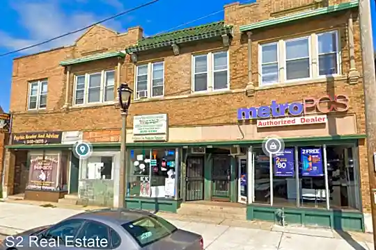 2612 W Greenfield Ave Photo 2