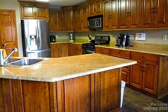 360 Forest Way Dr Photo 2