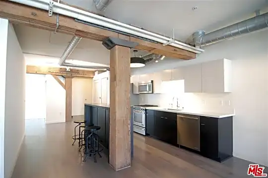 527 Molino St #208 Photo 2