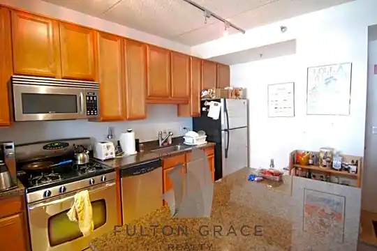 1250 S Indiana Ave Photo 2