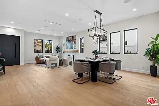 4475 Mammoth Ave Photo 2