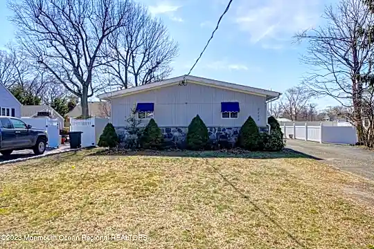 2228 N Rd Photo 2