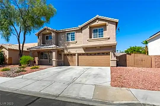 425 Rhythm St Photo 2