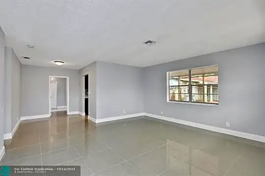 7603 Kimberly Blvd Photo 2
