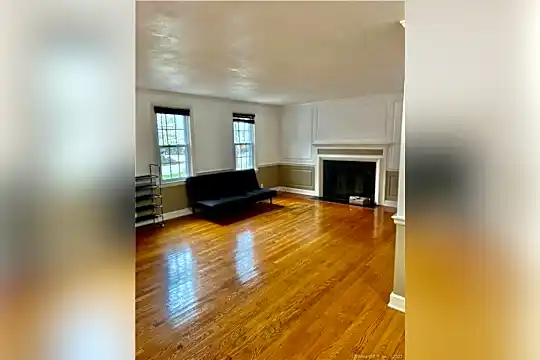 976 Storrs Rd Photo 2