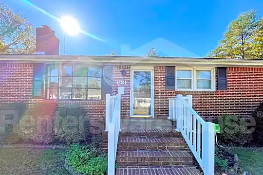 1561 Ohio Avenue Photo 2