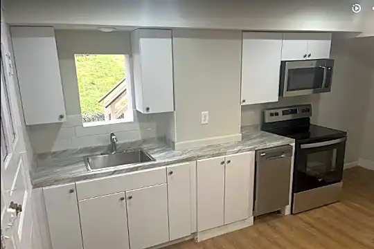813 Eynon St Photo 2