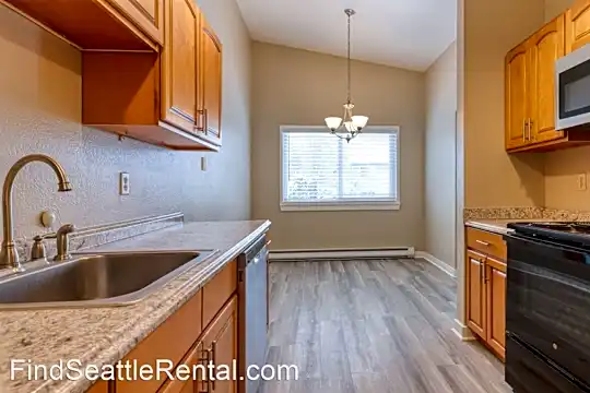 10532 Midvale Ave N. Photo 1
