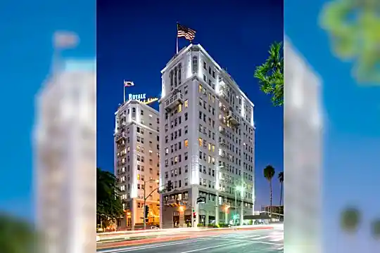 Wilshire Royale Photo 2