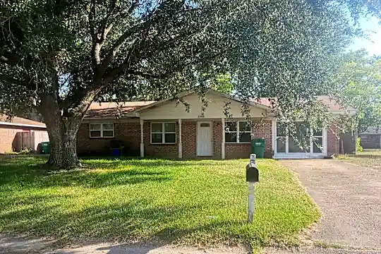 1003 Shirley Dr Photo 2
