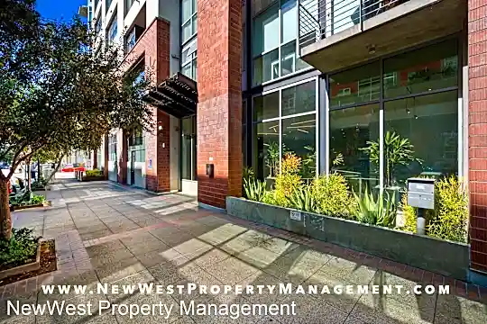 1050 Island Ave Photo 2