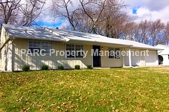 8868 Bel Air Ct Photo 2