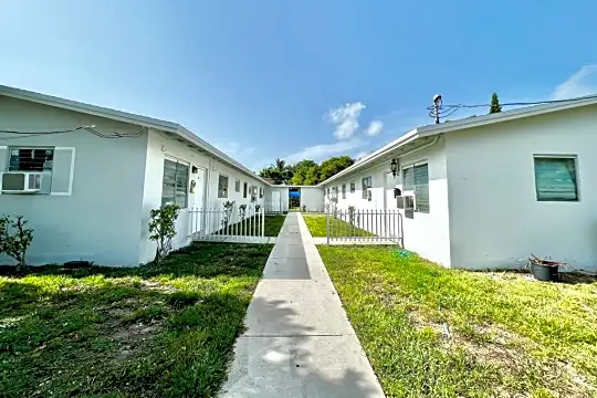 529 or 525 NW 5th St.jpg