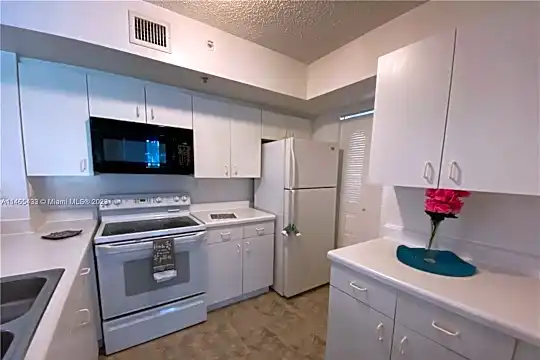 2640 S University Dr #206 Photo 2