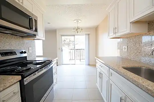 651 E Travis Blvd Photo 1