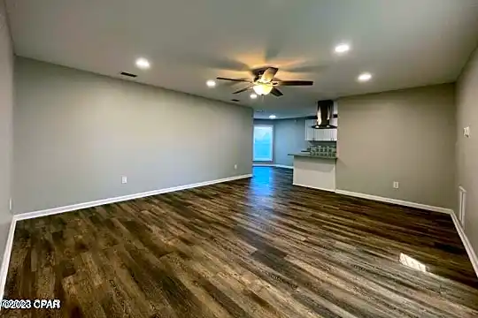 7551 Kelsey Dr Photo 2
