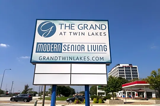 Grand At Twin Lakes Photo 2