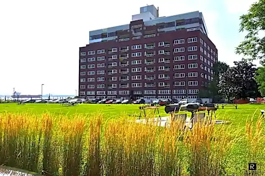 80 Bay Street Landing #5-C Photo 1