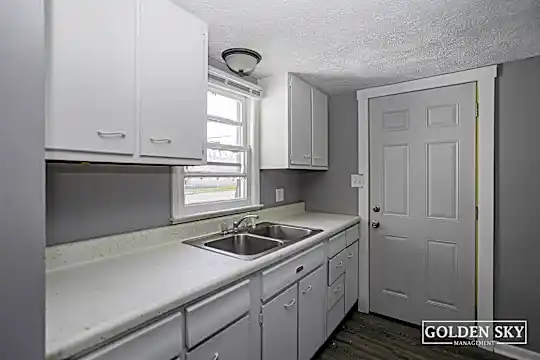 1705 W 9th St Photo 2