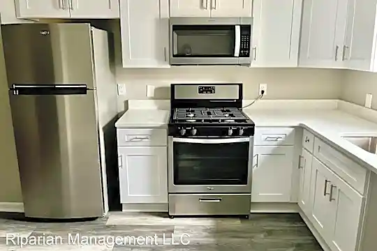 410 N Montford Ave Photo 1