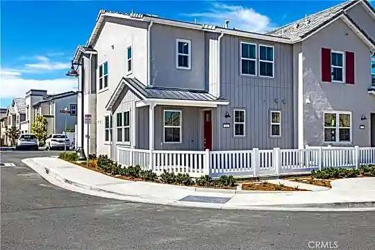132 Rosebay Rd Photo 1