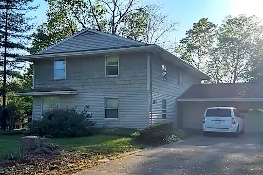 926 Cedar Dr Photo 2